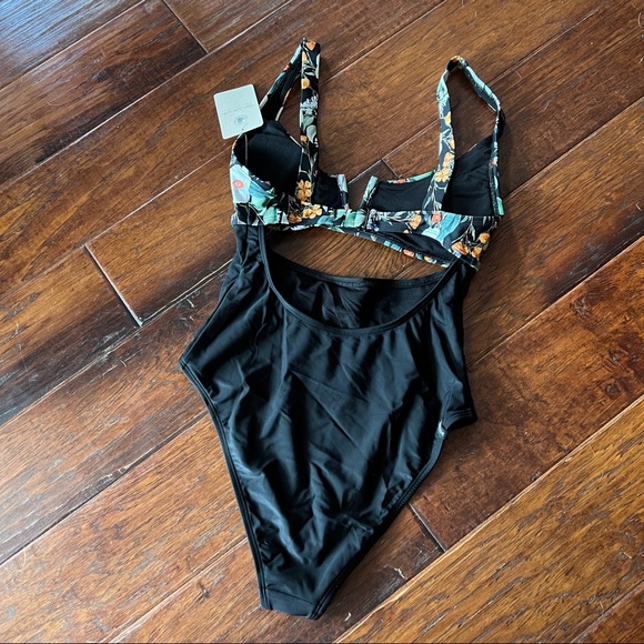 Body Glove Color Block One Piece - Picture 5 of 6